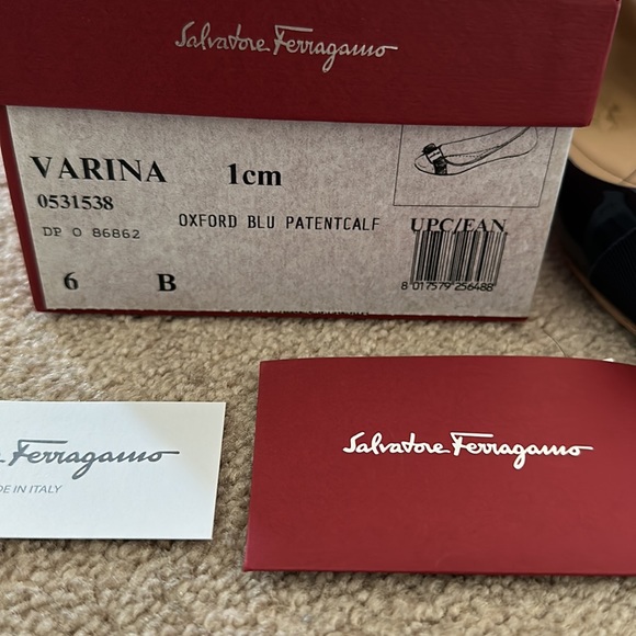 Salvatore Ferragamo Patent Varina Flats in Navy (Oxford Blue) - Picture 2 of 8
